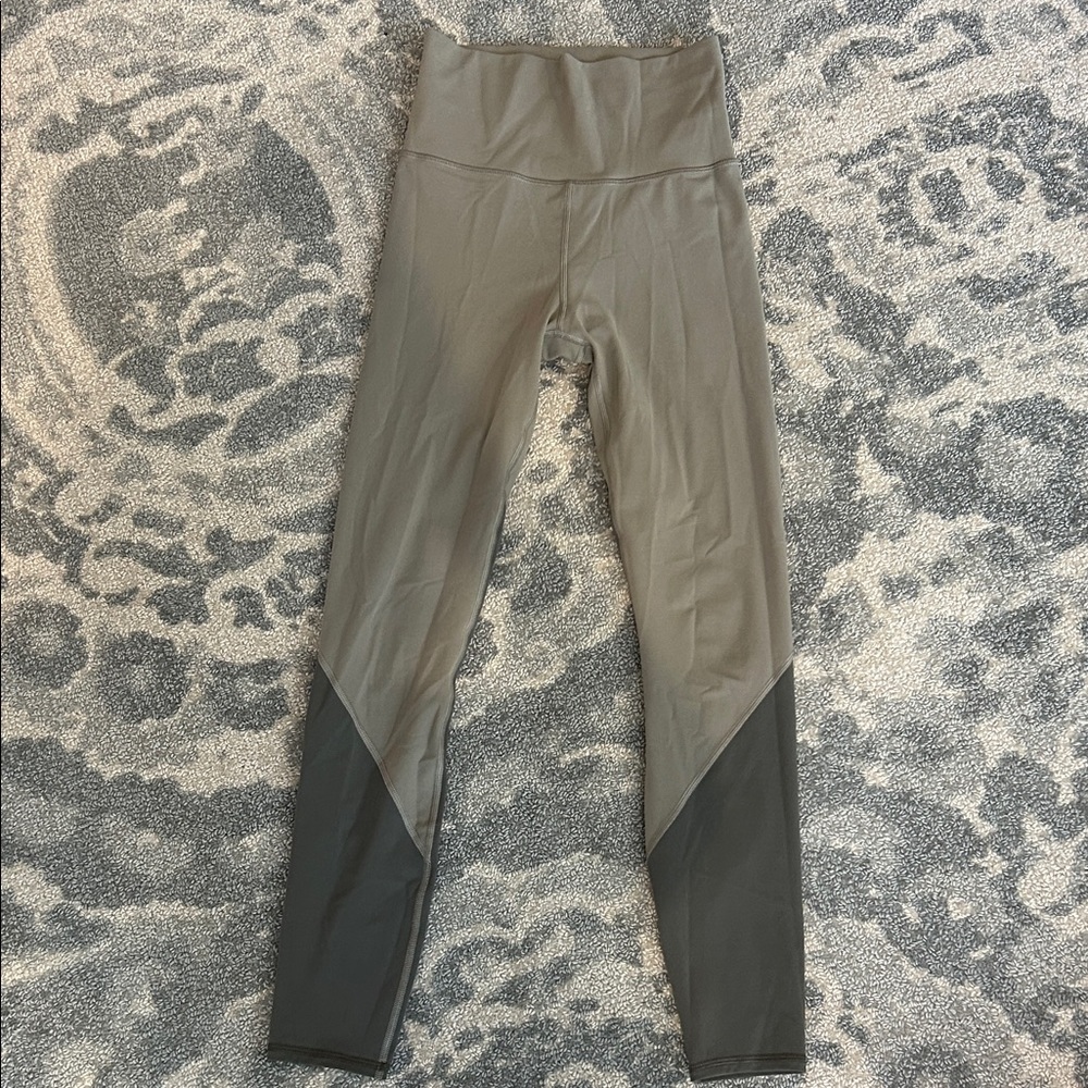 Vuori Two-Tone Leggings in Green